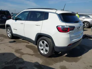 2020 Jeep Compass Altitude z VIN 3C4NJCBB8LT124978, wystawiony jako IAAI lot #42084990 z przebiegiem 101 501 mil mil oraz . Historia ofert i sprzedaży dostępna na DreamBid. Obrazek 3.