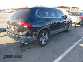 2018 Volkswagen Tiguan SEL Premium with VIN 3VV5B7AX1JM002585, listed as a IAAI auction lot 40495823 with 82,376 mi miles and . Bid and sale history available at DreamBid. Image 4.