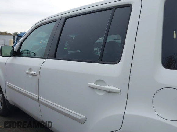 2015 Honda Pilot EX-L with VIN 5FNYF4H51FB010541, listed as a IAAI auction lot 40893246 with 215,295 mi miles and . Bid and sale history available at carsss.com. Image 14.