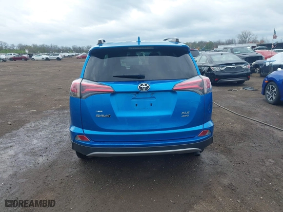 2017 Toyota RAV4 XLE with VIN JTMRFREV4HJ123496, listed as a IAAI auction lot 42068817 with 211,682 mi miles. Bid and sale history available at carsss.com. Image 16.