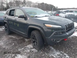 2018 Jeep Cherokee Trailhawk with VIN 1C4PJMBX7JD603048, listed as a IAAI auction lot 41399800 with 999,999 mi miles. Bid and sale history available at carsss.com. Image 1.