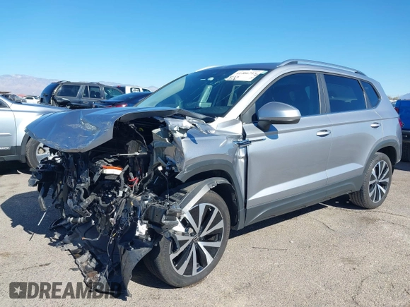 2024 Volkswagen Taos SE z VIN 3VVEX7B21RM001601, wystawiony jako IAAI lot #41406215 z przebiegiem 8 557 mil mil oraz . Historia ofert i sprzedaży dostępna na DreamBid. Obrazek 6.