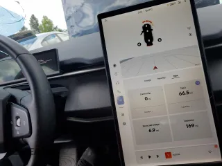 2023 Fisker Ocean One z VIN VCF1ZBU23PG005129, wystawiony jako Copart lot #56694065 z przebiegiem 169 mil mil oraz Tytuł czysty. Historia ofert i sprzedaży dostępna na DreamBid. Obrazek 9.