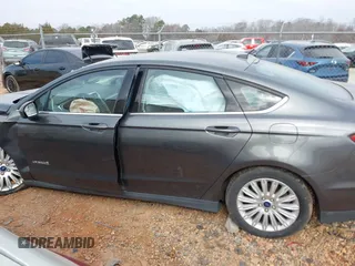 2015 Ford Fusion S Hybrid with VIN 3FA6P0UU7FR167229, listed as a IAAI auction lot 41684934 with 135,317 mi miles. Bid and sale history available at carsss.com. Image 14.