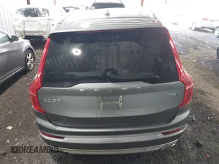 2020 Volvo XC90 Momentum with VIN YV4102PK3L1573865, listed as a IAAI auction lot 41297642 with 153,381 mi miles. Bid and sale history available at carsss.com. Image 17.