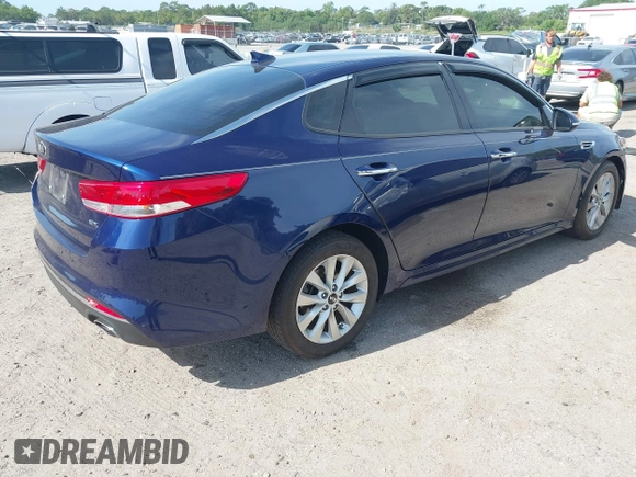 2018 Kia Optima EX with VIN 5XXGU4L32JG261985, listed as a IAAI auction lot 42083868 with 33,264 mi miles and . Bid and sale history available at carsss.com. Image 4.
