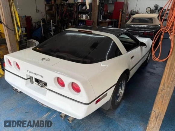 1989 Chevrolet Corvette z VIN 1G1YY2189K512420, wystawiony jako Copart lot #60937345 z przebiegiem 106 500 mil mil oraz Czysty tytuł • Clean title. Historia ofert i sprzedaży dostępna na DreamBid. Obrazek 4.