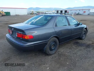 2000 Toyota Camry LE z VIN JT2BF22K4Y0236656, wystawiony jako IAAI lot #42476539 z przebiegiem 210 773 mil mil oraz . Historia ofert i sprzedaży dostępna na DreamBid. Obrazek 4.