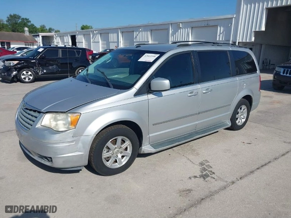 2009 Chrysler Town & Country Touring with VIN 2A8HR541X9R629995, listed as a IAAI auction lot 42022996 with 195,703 mi miles. Bid and sale history available at carsss.com. Image 2.