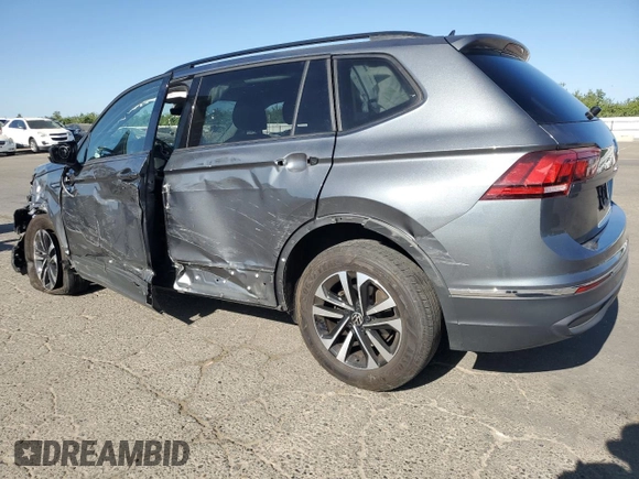 2023 Volkswagen Tiguan S z VIN 3VVRB7AXXPM133914, wystawiony jako Copart lot #61831495 z przebiegiem 46 450 mil mil oraz Szkoda całkowita • Salvage title. Historia ofert i sprzedaży dostępna na DreamBid. Obrazek 2.