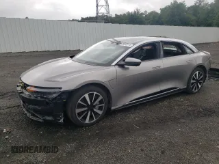 2023 Lucid Air Touring z VIN 50EA1TEA0PA001802, wystawiony jako Copart lot #66840374 z przebiegiem Nie podano mil oraz Szkody całkowita. Historia ofert i sprzedaży dostępna na DreamBid. Obrazek 1.