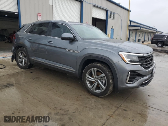 2024 Volkswagen Atlas SEL R-Line with VIN 1V2AE2CA0RC201364, listed as a Copart auction lot 59367255 with 13,638 mi miles and Salvage title. Bid and sale history available at DreamBid. Image 4.