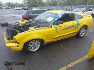 2005 Ford Mustang Deluxe with VIN 1ZVFT80N755214860, listed as a IAAI auction lot 42060292 with 138,177 mi miles. Bid and sale history available at carsss.com. Image 2.