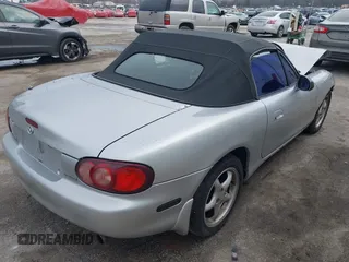 2002 Mazda MX-5 Miata Cloth z VIN JM1NB353320230803, wystawiony jako IAAI lot #41209388 z przebiegiem 84 815 mil mil oraz . Historia ofert i sprzedaży dostępna na DreamBid. Obrazek 4.