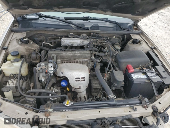 1998 Toyota Camry LE z VIN 4T1BG22K0WU858838, wystawiony jako Copart lot #53525565 z przebiegiem 133 777 mil mil oraz Czysty tytuł • Clean title. Historia ofert i sprzedaży dostępna na DreamBid. Obrazek 11.