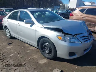 2011 Toyota Camry LE z VIN 4T1BF3EK3BU632808, wystawiony jako IAAI lot #41634268 z przebiegiem 157 556 mil mil oraz . Historia ofert i sprzedaży dostępna na DreamBid. Obrazek 1.