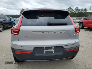 2023 Volvo XC40 Ultimate Dark Theme z VIN YV4L12UX2P2098537, wystawiony jako Copart lot #82546974 z przebiegiem 5 477 mil mil oraz Szkoda całkowita • Salvage title. Historia ofert i sprzedaży dostępna na DreamBid. Obrazek 6.
