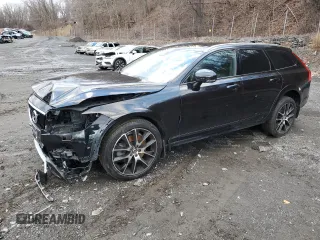 2017 Volvo V90 z VIN YV4A22NL7H1004448, wystawiony jako Copart lot #86954774 z przebiegiem 47 746 mil mil oraz Szkody całkowita. Historia ofert i sprzedaży dostępna na DreamBid. Obrazek 1.