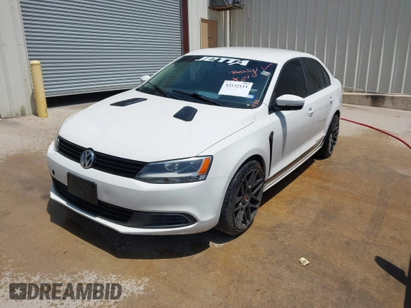 2011 Volkswagen Jetta SE с VIN 3VWDZ7AJ7BM322073, выставлен на аукционе IAAI как лот 42132111 с пробегом 195 236 миль миль и . История ставок и продаж доступна на DreamBid. Изображение 2.