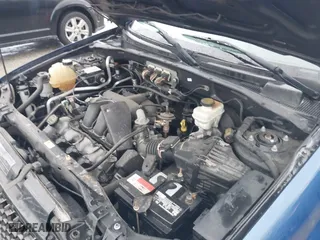 2007 Ford Escape XLT with VIN 1FMYU93117KA12085, listed as a IAAI auction lot 41195171 with 97,706 mi miles. Bid and sale history available at carsss.com. Image 10.