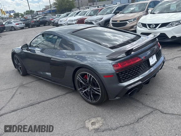 2021 Audi R8 z VIN WUAKBAFX7M7900472, wystawiony jako Copart lot #58422395 z przebiegiem 6493 mil mil oraz Szkody całkowita. Historia ofert i sprzedaży dostępna na DreamBid. Obrazek 3.