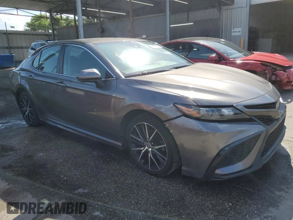 2021 Toyota Camry SE Nightshade with VIN 4T1G11AKXMU530312, listed as a Copart auction lot 50992915 with 295,435 mi miles and Clean Title. Bid and sale history available at carsss.com. Image 4.