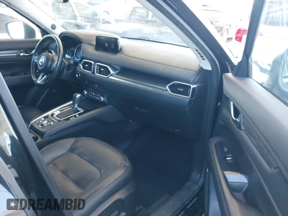 2020 Mazda CX-5 Grand Touring z VIN JM3KFADMXL0740144, wystawiony jako IAAI lot #41830203 z przebiegiem 70 535 mil mil oraz . Historia ofert i sprzedaży dostępna na DreamBid. Obrazek 5.