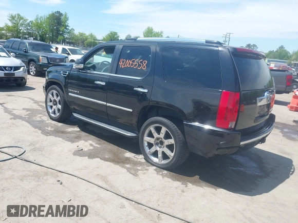 2008 Cadillac Escalade z VIN 1GYEC63818R112129, wystawiony jako IAAI lot #42005558 z przebiegiem 162 875 mil mil oraz . Historia ofert i sprzedaży dostępna na DreamBid. Obrazek 3.