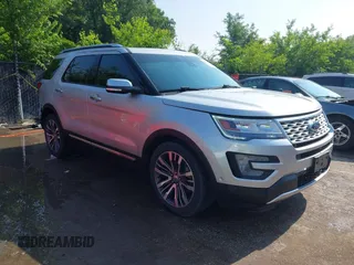 2017 Ford Explorer Platinum z VIN 1FM5K8HT6HGD17843, wystawiony jako IAAI lot #42389653 z przebiegiem 135 820 mil mil oraz . Historia ofert i sprzedaży dostępna na DreamBid. Obrazek 1.