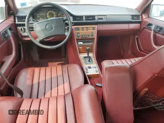 1989 Mercedes-Benz 300 E z VIN WDBEA30D7KA942808, wystawiony jako Copart lot #59315945 z przebiegiem 121 727 mil mil oraz Czysty tytuł • Clean title. Historia ofert i sprzedaży dostępna na DreamBid. Obrazek 8.
