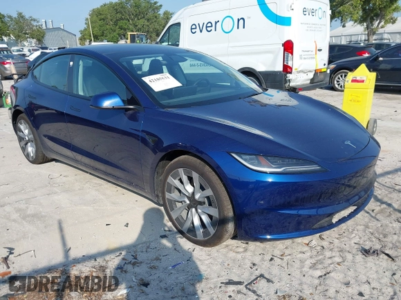 2024 Tesla Model 3 z VIN 5YJ3E1EA4RF751347, wystawiony jako IAAI lot #42185531 z przebiegiem 9 328 mil mil oraz . Historia ofert i sprzedaży dostępna na DreamBid. Obrazek 1.