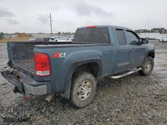 2008 GMC Sierra 2500HD SLE2 with VIN 1GTHK29KX8E198971, listed as a Copart auction lot 87610435 with 317,278 mi miles and Salvage Title. Bid and sale history available at carsss.com. Image 3.