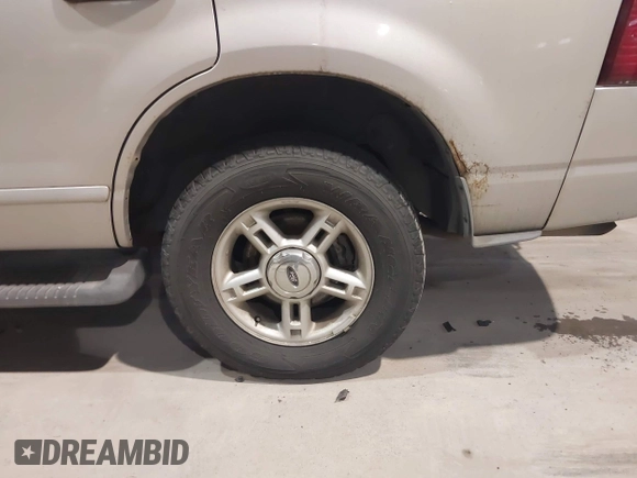 2004 Ford Explorer XLT z VIN 1FMZU73K34UA63816, wystawiony jako IAAI lot #41011396 z przebiegiem 179 850 mil mil oraz . Historia ofert i sprzedaży dostępna na DreamBid. Obrazek 6.