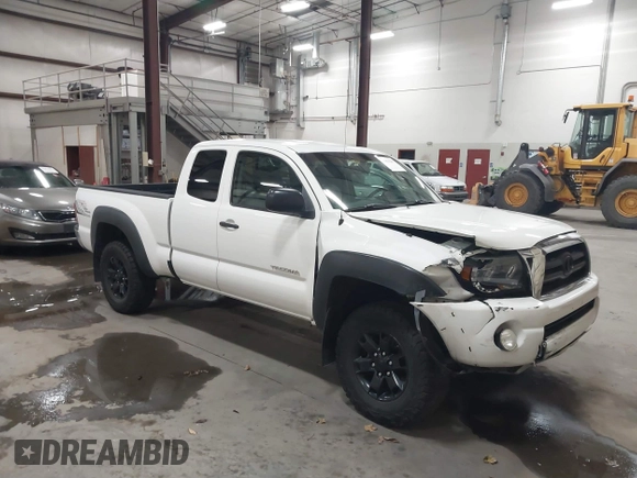 2008 Toyota Tacoma with VIN 5TEUU42N58Z580315, listed as a IAAI auction lot 41059647 with 109,478 mi miles and . Bid and sale history available at carsss.com. Image 1.