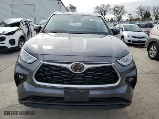 2020 Toyota Highlander XLE with VIN 5TDGZRBH9LS517682, listed as a Copart auction lot 47233105 with 28,205 mi miles and Salvage Title. Bid and sale history available at carsss.com. Image 5.