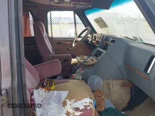 1989 Chevrolet Chevy Van z VIN 1GBEG25K9K7155815, wystawiony jako IAAI lot #41926158 z przebiegiem 634 259 mil mil oraz . Historia ofert i sprzedaży dostępna na DreamBid. Obrazek 5.