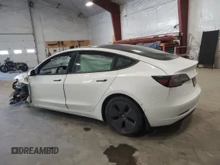 2021 Tesla Model 3 Standard Range Plus z VIN 5YJ3E1EA7MF986964, wystawiony jako Copart lot #55119995 z przebiegiem Nie podano mil oraz Szkody całkowita. Historia ofert i sprzedaży dostępna na DreamBid. Obrazek 2.