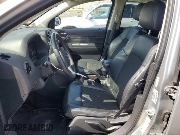 2017 Jeep Compass Latitude z VIN 1C4NJDEB8HD191806, wystawiony jako Copart lot #51328925 z przebiegiem 73 195 mil mil oraz Szkoda całkowita • Salvage title. Historia ofert i sprzedaży dostępna na DreamBid. Obrazek 7.