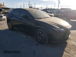 2023 Lexus RZ 450e Premium z VIN JTJAAAAB9PA007621, wystawiony jako Copart lot #80594143 z przebiegiem 7673 mil mil oraz Szkody całkowita. Historia ofert i sprzedaży dostępna na DreamBid. Obrazek 4.