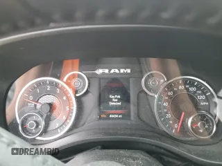 2024 Ram 1500 Big Horn z VIN 1C6SRFFTXRN125064, wystawiony jako Copart lot #53907555 z przebiegiem 44 434 mil mil oraz Szkoda całkowita • Salvage title. Historia ofert i sprzedaży dostępna na DreamBid. Obrazek 9.