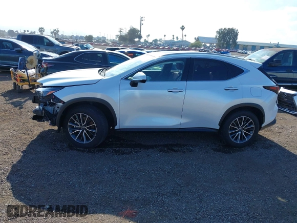 2024 Lexus NX 350h Premium z VIN JTJGKCEZXR5013787, wystawiony jako IAAI lot #42161932 z przebiegiem 19 251 mil mil oraz . Historia ofert i sprzedaży dostępna na DreamBid. Obrazek 15.