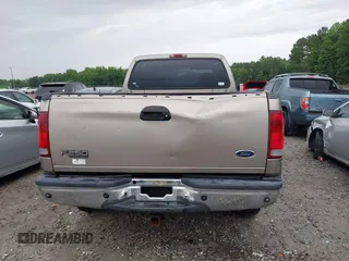 2003 Ford F-250 XL z VIN 1FTNW21L03EB30196, wystawiony jako IAAI lot #42399663 z przebiegiem 281 014 mil mil oraz . Historia ofert i sprzedaży dostępna na DreamBid. Obrazek 16.