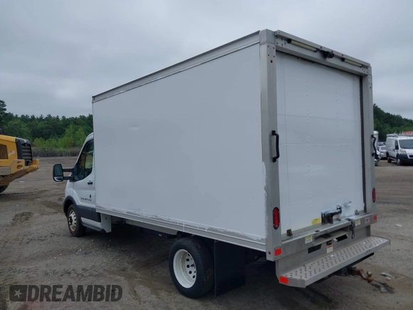 2018 Ford Transit z VIN 1FDBF8ZM7JKA87392, wystawiony jako IAAI lot #42589010 z przebiegiem 99 526 mil mil oraz . Historia ofert i sprzedaży dostępna na DreamBid. Obrazek 3.