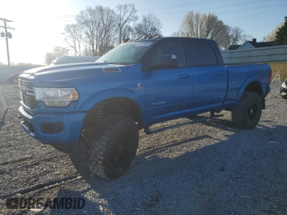 2021 Ram 2500 Big Horn z VIN 3C6UR5DL2MG643385, wystawiony jako Copart lot #48522665 z przebiegiem 46 479 mil mil oraz Szkoda całkowita • Salvage title. Historia ofert i sprzedaży dostępna na DreamBid. Obrazek 1.