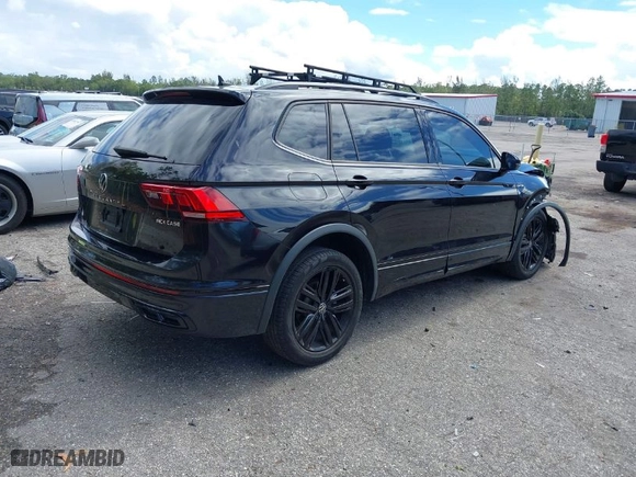 2022 Volkswagen Tiguan SE R-Line Black with VIN 3VVCB7AX9NM054351, listed as a IAAI auction lot 41665235 with 30,971 mi miles. Bid and sale history available at carsss.com. Image 4.