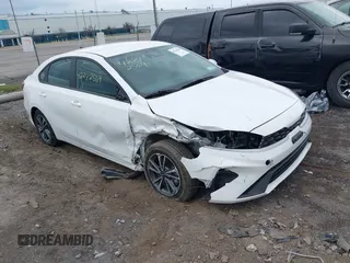2023 Kia Forte LXS z VIN 3KPF24AD9PE657457, wystawiony jako IAAI lot #42242569 z przebiegiem 11 250 mil mil oraz . Historia ofert i sprzedaży dostępna na DreamBid. Obrazek 1.