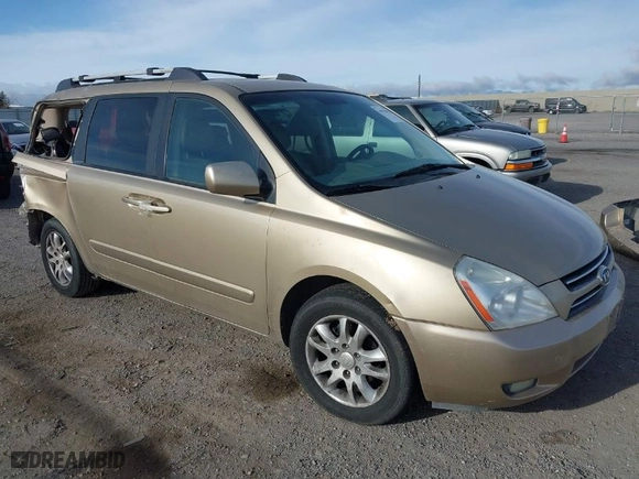 2006 Kia Sedona LX with VIN KNDMB233666040795, listed as a IAAI auction lot 41921051 with 200,410 mi miles. Bid and sale history available at carsss.com. Image 1.