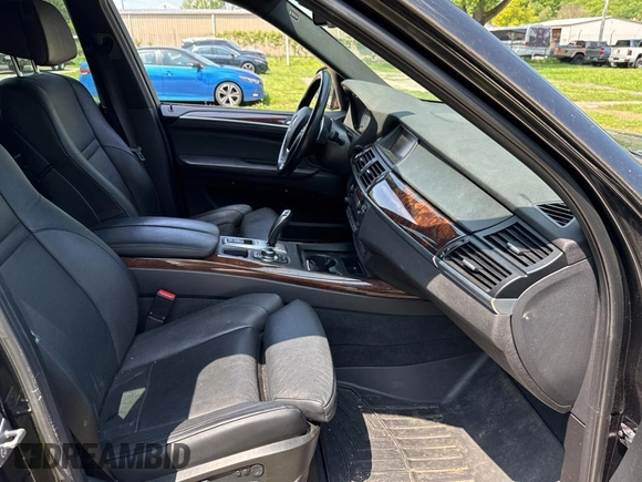 2013 BMW X5 xDrive35i z VIN 5UXZV4C53D0B00978, wystawiony jako Copart lot #56523455 z przebiegiem 170 241 mil mil oraz Czysty tytuł • Clean title. Historia ofert i sprzedaży dostępna na DreamBid. Obrazek 5.