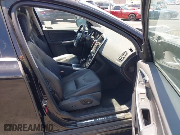 2016 Volvo XC60 T6 Drive-E z VIN YV449MDK7G2811221, wystawiony jako IAAI lot #42476363 z przebiegiem 84 644 mil mil oraz . Historia ofert i sprzedaży dostępna na DreamBid. Obrazek 5.