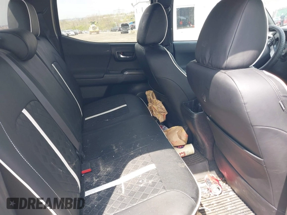 2018 Toyota Tacoma SR with VIN 3TMCZ5AN5JM125066, listed as a IAAI auction lot 41961168 with 88,497 mi miles. Bid and sale history available at carsss.com. Image 8.